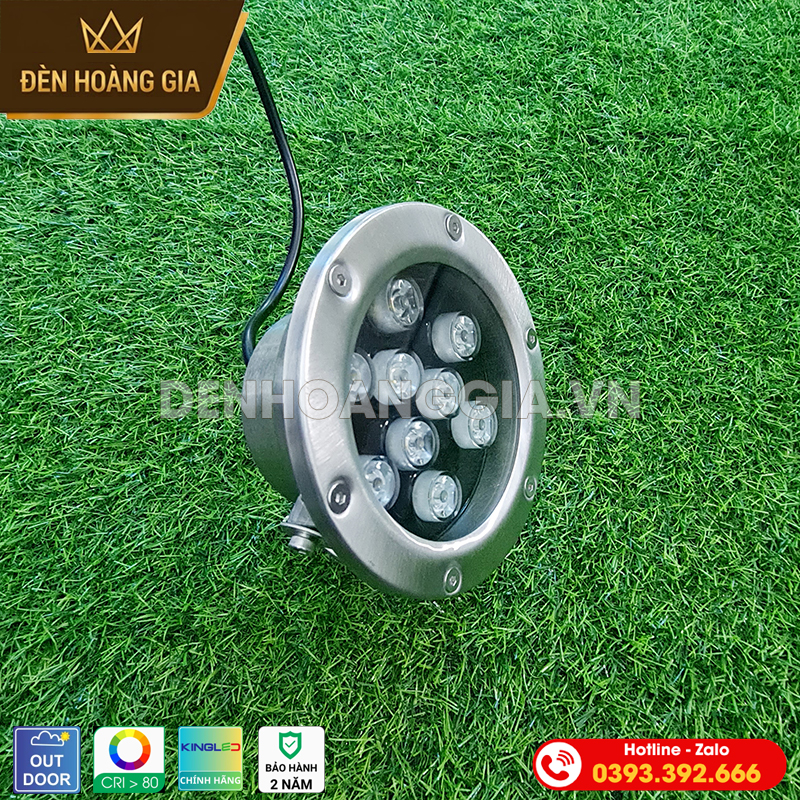 Bộ đèn led âm nước bể bơi sử dụng điểu khiển từ xa để chọn màu, chọn chế độ nháy