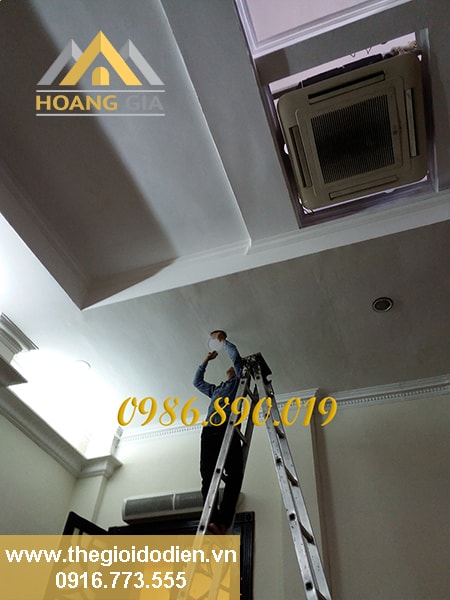 thay thế đèn compact bằng đèn led âm trần