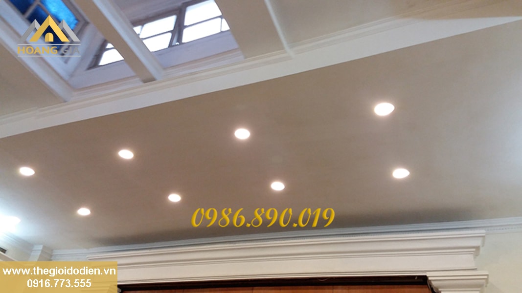 đèn led downlight âm trần cho hội trường