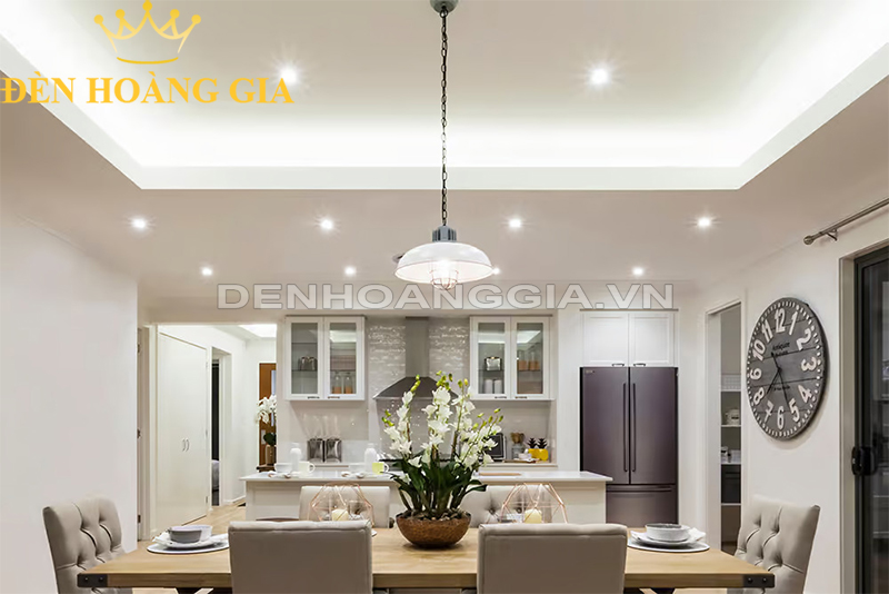 Hình thức chiếu sáng trực tiếp thường áp dụng cho nhà ở, văn phòng, nhà xưởng,...