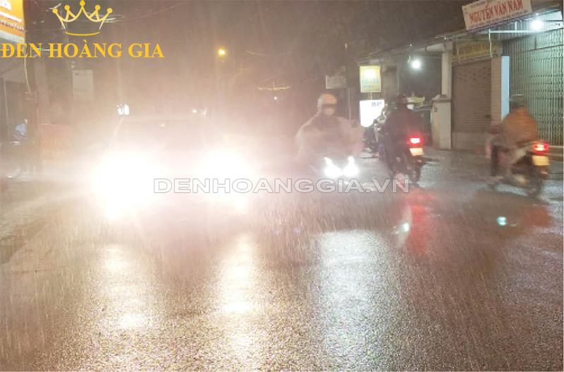 Đèn pha ô tô gây mất tầm nhìn 