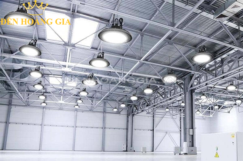 Nhà xưởng có chỉ số UGR trung bình từ 16-25 để đảm bảo hiệu suất làm việc
