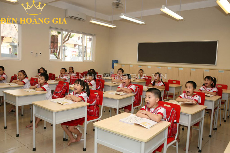 Phòng học có chỉ số chói lóa UGR = 19 