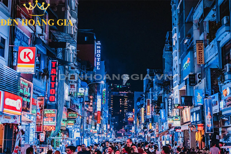 Đèn từ các biển hiệu trung tâm thành phố góp phần gây ô nhiễm ánh sáng