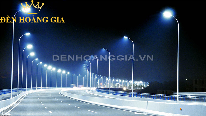Lắp đèn đường có ánh sáng và khoảng cách đồng đều nhau để có chất lượng ánh sáng tốt.