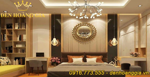 den-led-am-tran-trong-phong-khach-san.jpg