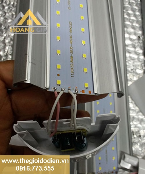 Đèn tuýp LED bán nguyệt Đèn tuýp LED bán nguyệt