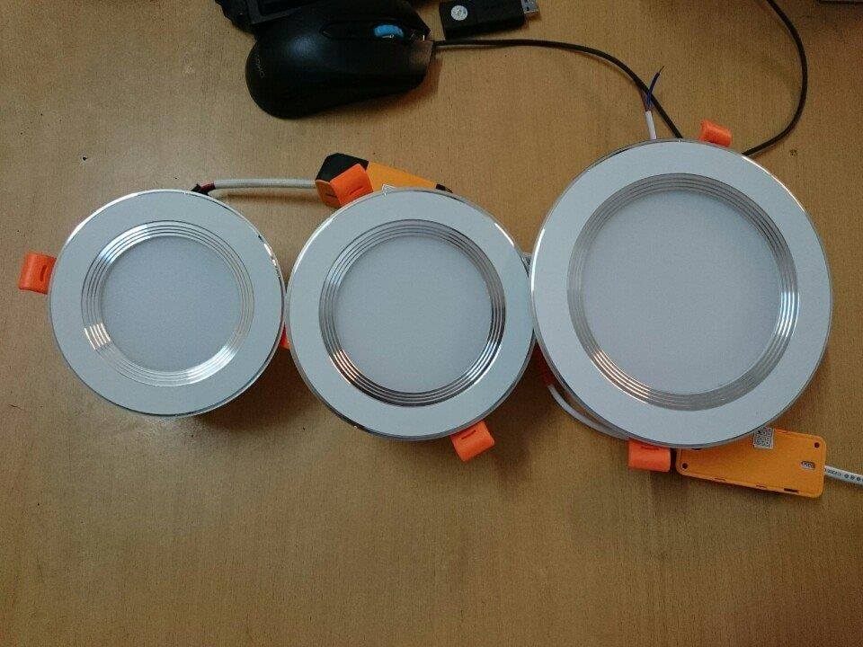 đèn led âm trần có kích thước khoảng khoảng 11-15cm