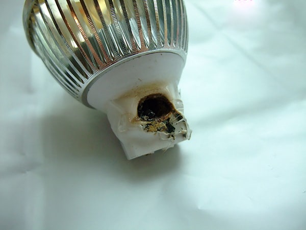 Đèn led âm trần bị hỏng Đèn led âm trần bị hỏng