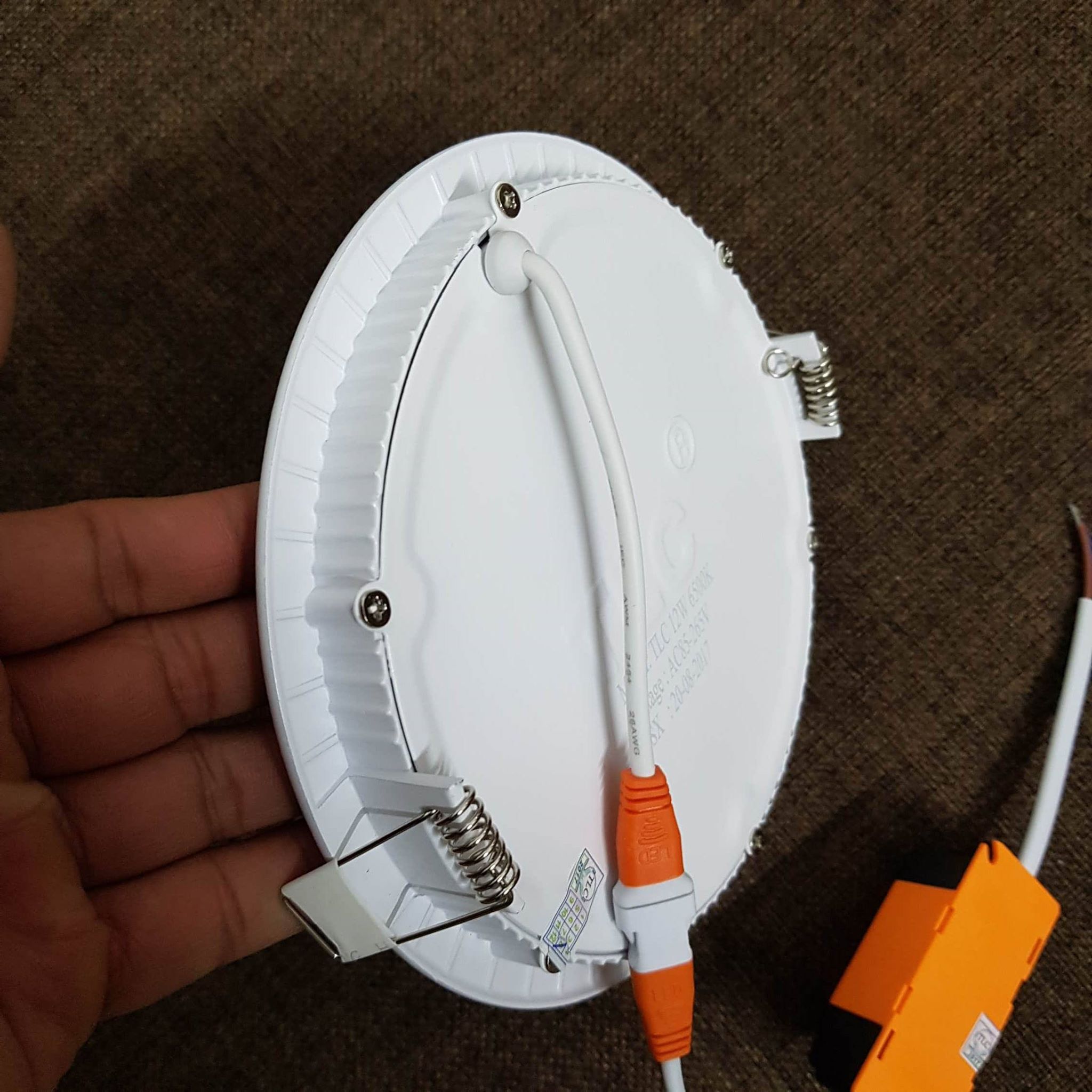 Tản nhiêt của đèn led âm trần siêu mỏng