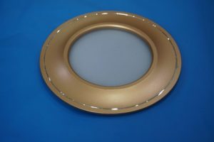 Thiết kế màu vàng của đèn led âm trần mặt cong đế mỏng 10w một màu phù hợp mọi công trình nhất là những công trình sử dụng trần gỗ.
