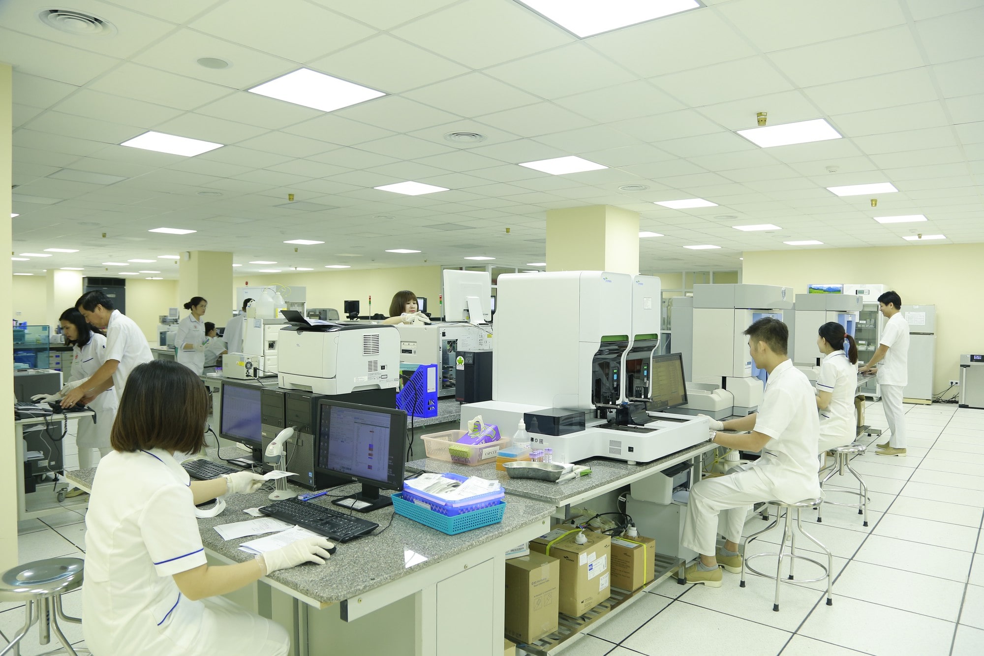 Văn phòng tại bệnh viện cũng được lắp đặt đèn led Panel