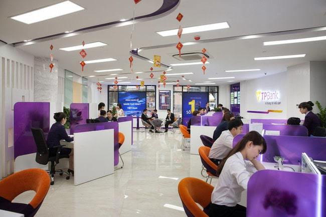 Đèn led Panel giúp ngân hàng Tpbank tiện nghi hơn