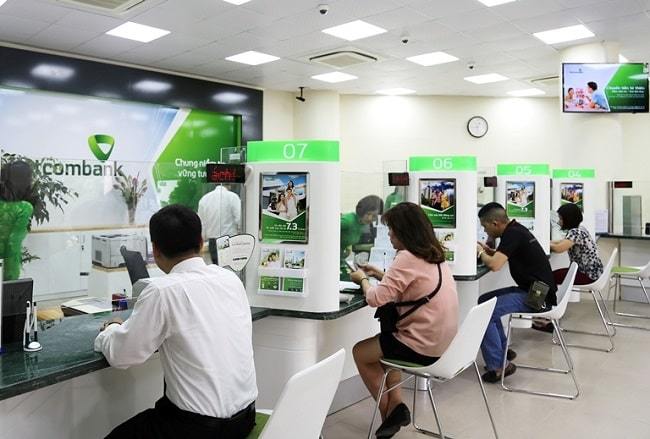 Ngân hàng Viecombank sử dụng đèn led Panel 600x600 mang lại hiệu quả chiếu sáng sang trọng tiện nghi.