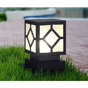 Đèn trụ cổng theo phong cách hiện đại. đơn giản, có thể lắp đặt ở khu vực sân vườn Đèn trụ cổng theo phong cách hiện đại. đơn giản, có thể lắp đặt ở khu vực sân vườn