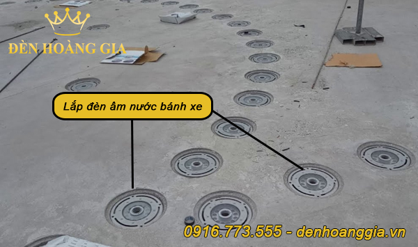 Lắp đèn âm nước bánh xe cho đài phun