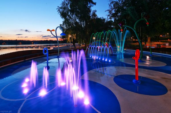 Đèn âm nước chiếu điểm sử dụng công nghệ led hiện đại tiêu tốn ít điện năng