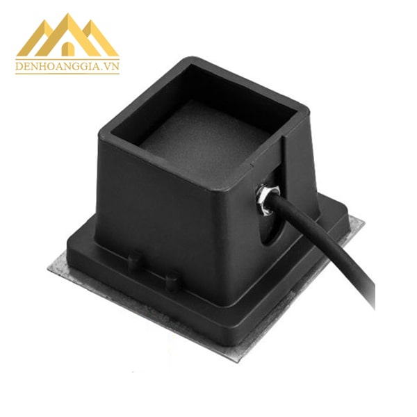Đế tản nhiệt của đèn led âm đất lắp dưới sàn nhà được làm bằng hợp kim nhôm và được bảo vệ bằng lớp nhựa cứng bên ngoài Đế tản nhiệt của đèn led âm đất lắp dưới sàn nhà được làm bằng hợp kim nhôm và được bảo vệ bằng lớp nhựa cứng bên ngoài