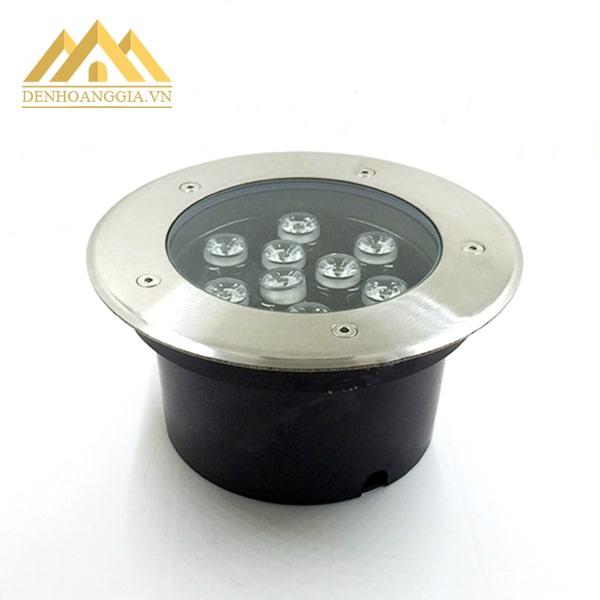 Lớp inox viền xung quanh đèn led âm đất 9w tròn giúp đèn tăng độ sáng bóng và tính thẩm mỹ cho không gian