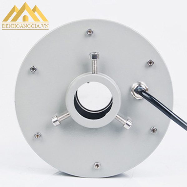 Mặt sau của đèn âm nước bánh xe 12w có những ốc vít inox để cố định đèn