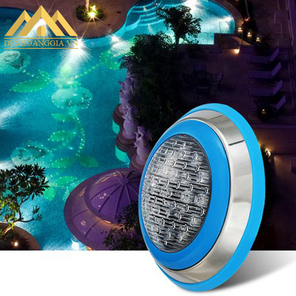 Khu hồ cá tiểu cảnh ngoài sân vườn cũng là một không gian lý tưởng sử dụng đèn led bể bơi 15w