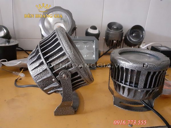 Đèn led rọi cột