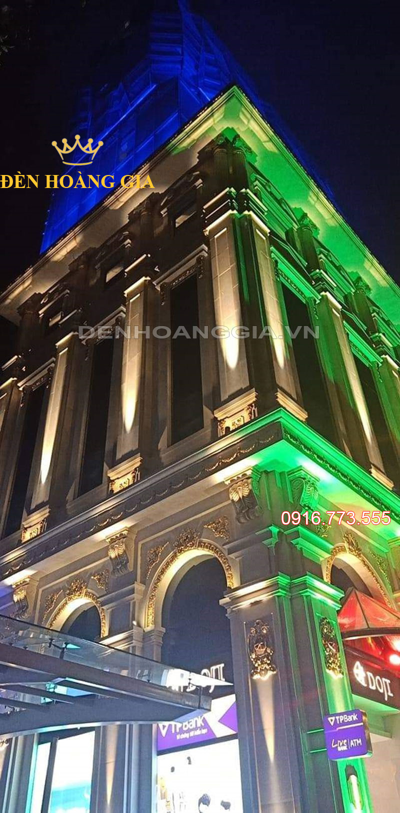 Tòa nhà sử dụng kết hợp đèn led rọi cột ánh sáng Vàng, Đèn led rọi cột ánh sáng xanh dương và đèn led rọi cột ánh sáng xanh lá tạo điểm nhấn