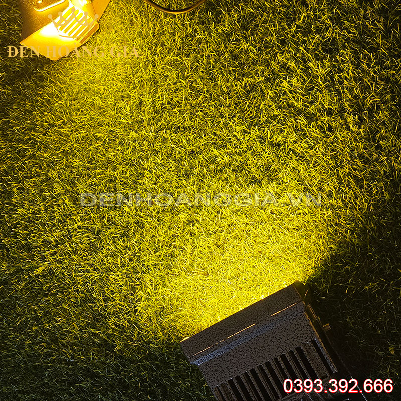 Đèn led rọi cột ánh sáng vàng đậm 2200K công suất 12w vuông