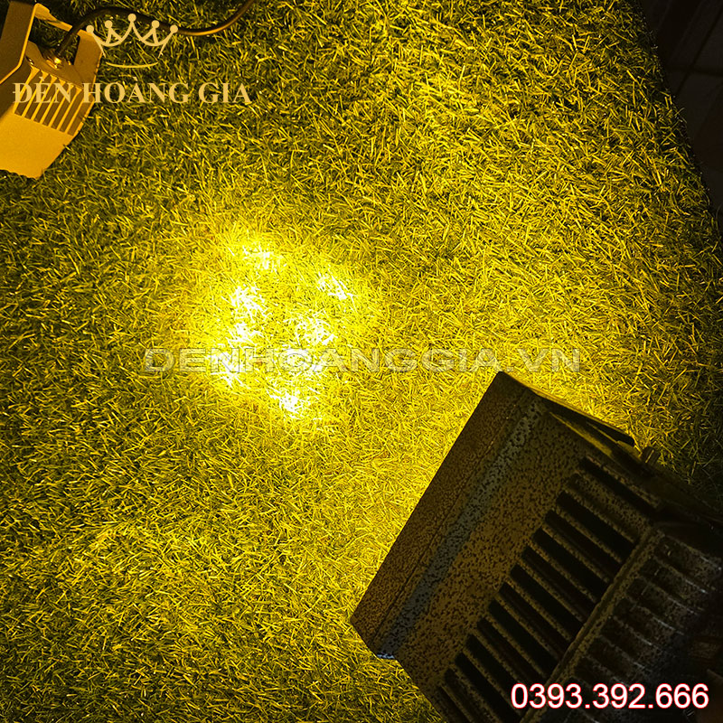 Đèn led rọi cột 24w vuông ánh sáng vàng đậm 2200K