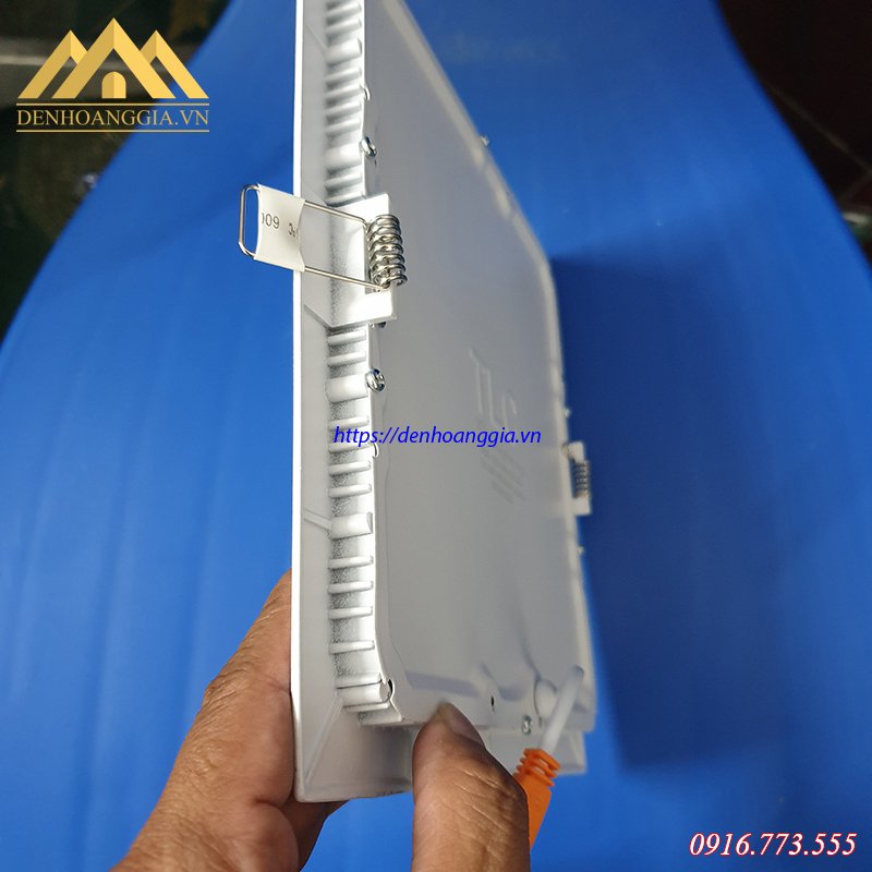 Đèn led âm trần siêu mỏng vuông