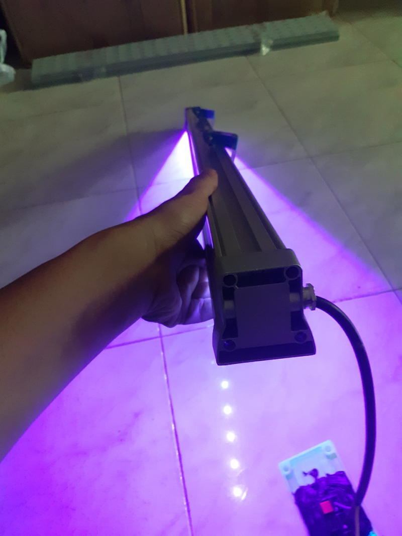 Đèn led thanh chiếu hắt ngoài trời 1m ánh sáng tím hồng