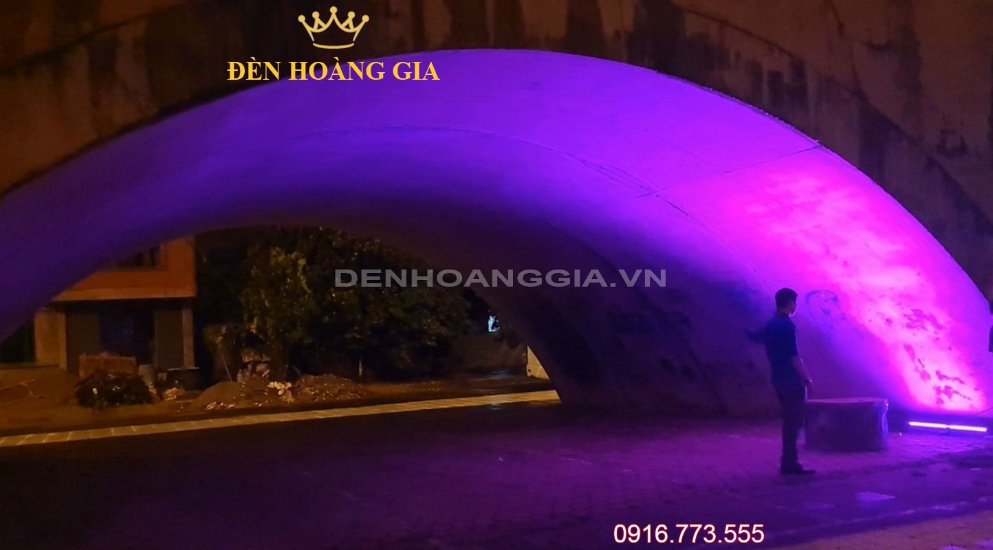 Đèn led thanh hắt chiếu vòm cầu ánh sáng tím 