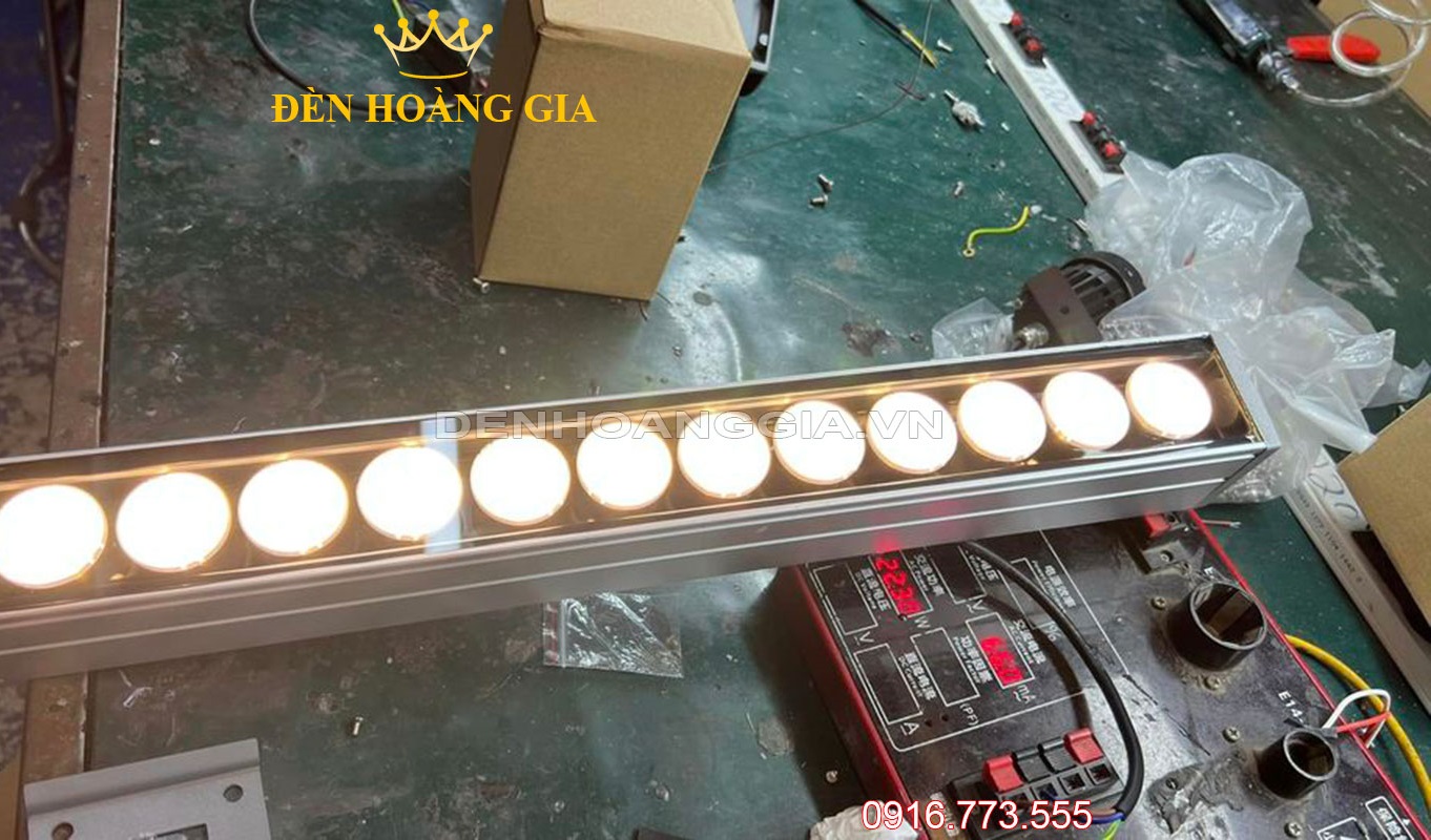 Đèn led chiếu hắt ngoài trời tầm xa cao áp 72w ánh sáng Vàng Đèn led chiếu hắt ngoài trời tầm xa cao áp 72w ánh sáng Vàng
