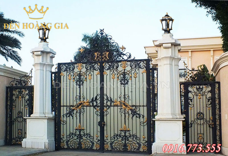 Cổng nhà sang trọng, đẳng cấp hơn nhờ lắp đèn trụ cổng