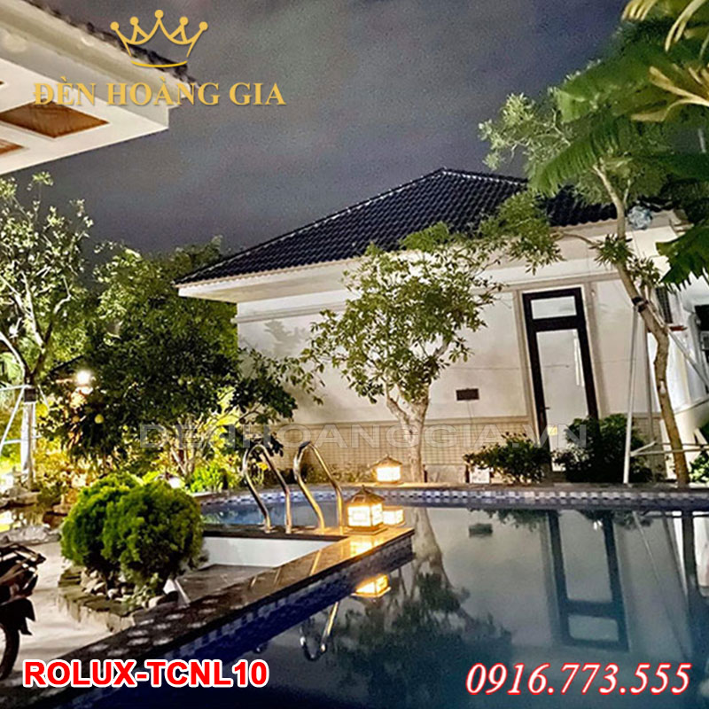 Lắp đèn trụ cổng năng lượng mặt trời cho hồ bơi