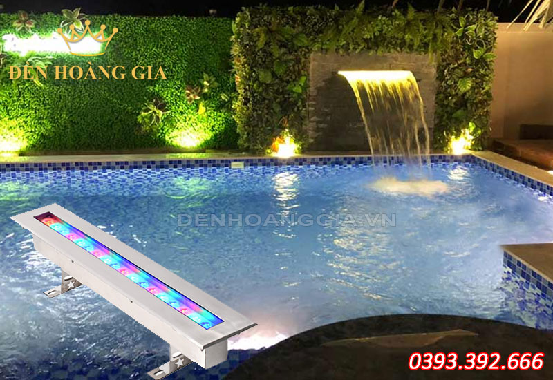 Đèn chiếu sáng thác nước ở hồ bơi
