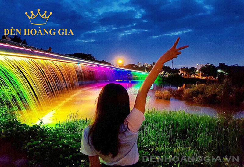 Công trình ánh sáng kết hợp với ứng dụng nước thu hút khách du lịch