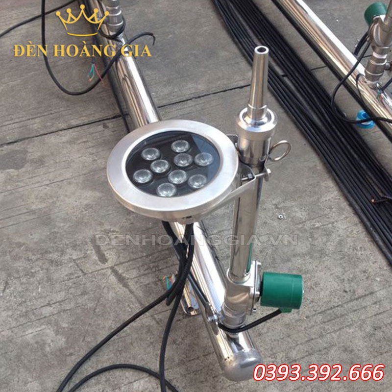 Đèn led âm nước chiếu điểm lắp cho vòi phun nước