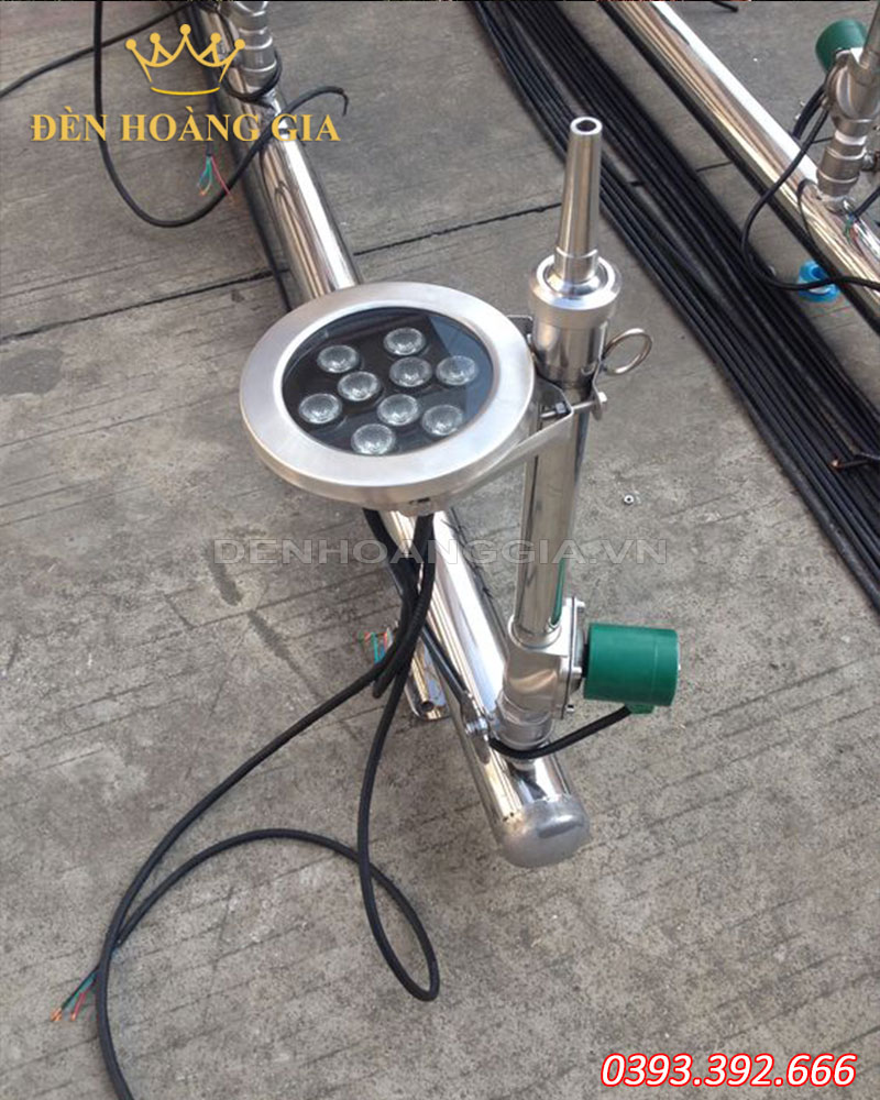 Đèn led âm nước chiếu điểm lắp cho vòi phun nước