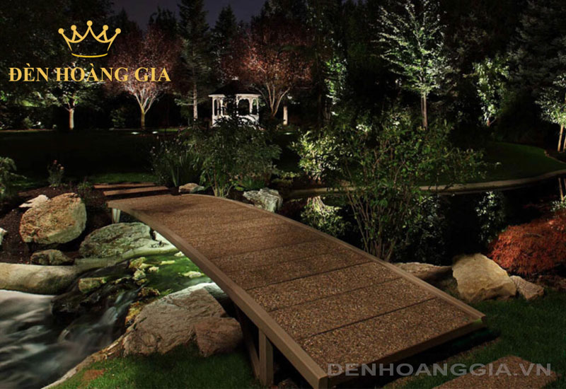 Chiếu sáng cảnh quan hồ cá Koi