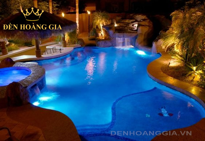 Chiếu sáng hồ bơi với đèn led xanh dương