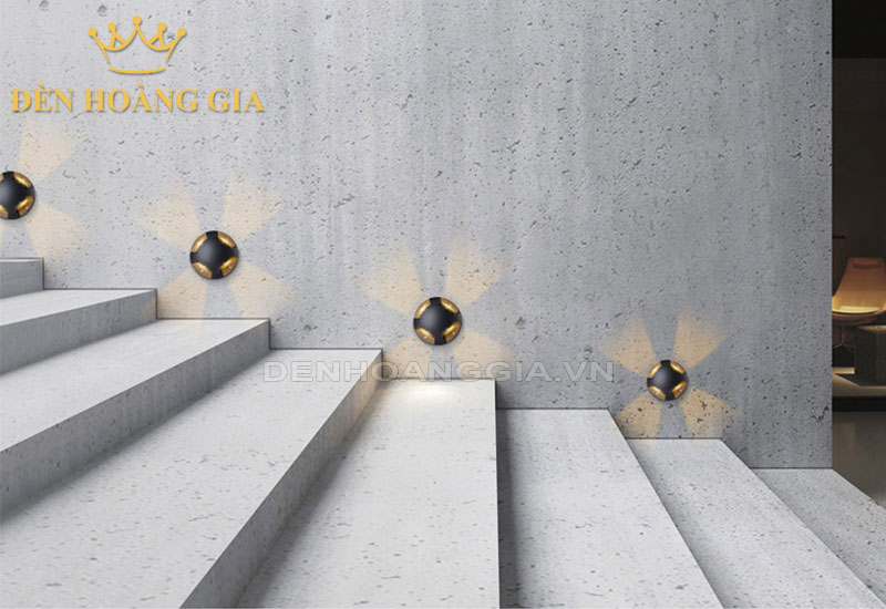 Ứng dụng lắp đèn led âm đất chiếu hắt ngang 4 hướng cho khu vực cầu thang