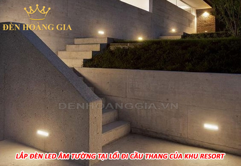 Lắp đèn led âm tường tại lối đi cầu thang của khu Resort