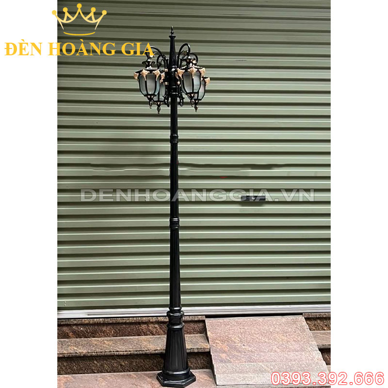 Đèn led trụ sân vườn cao 4 bóng DHG-CSVCD4B11