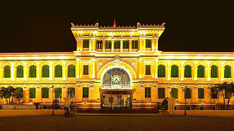 Chiếu sáng mỹ thuật công trình kiến trúc bưu điện Tp. Hồ Chí Minh