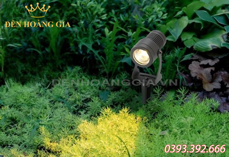 chieu-sang-san-vuon-bang-den-cam-co