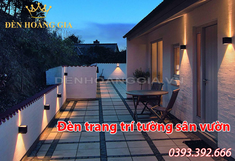 cong-dung-den-trang-tri-tuong-san-vuon