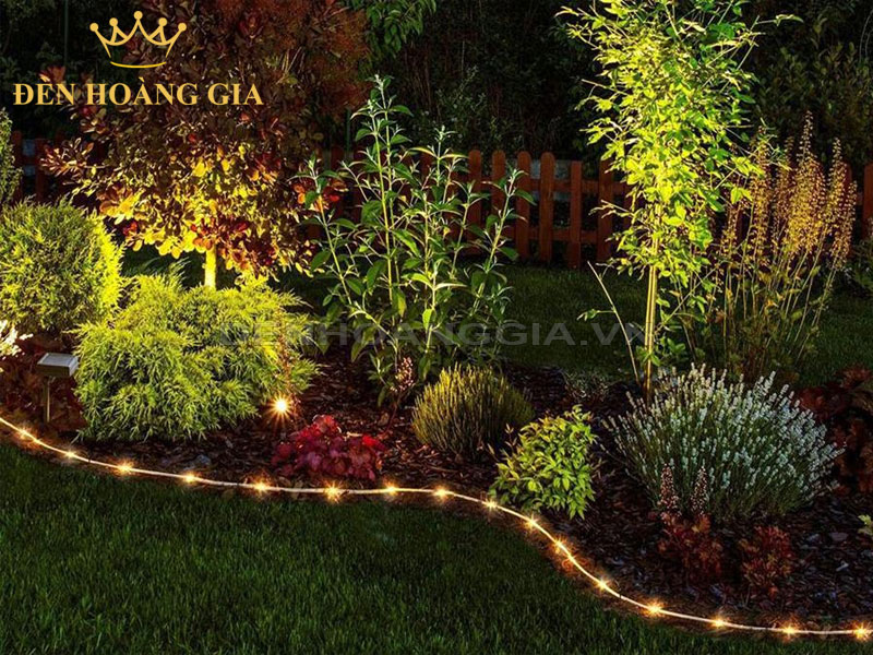 Lắp đèn led dây quanh bồn cây, luống hoa