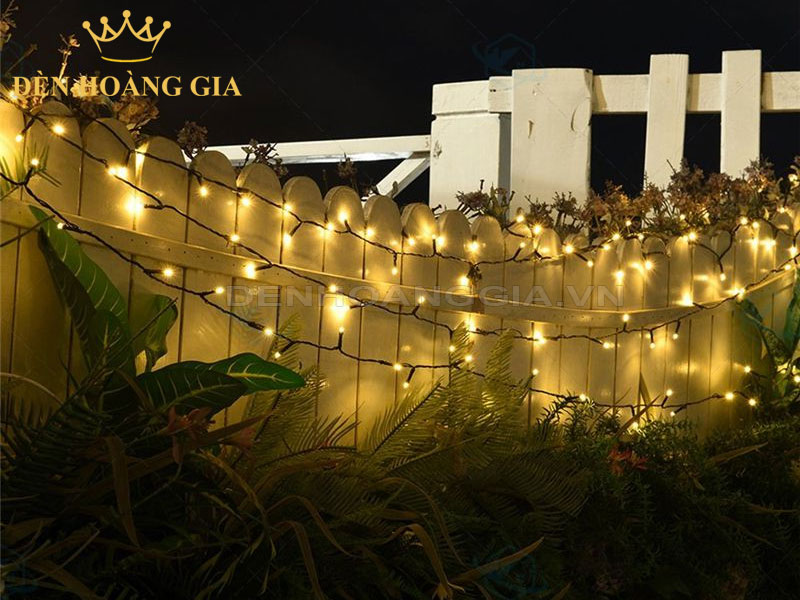 Decor hàng rào với đèn led dây đom dóm