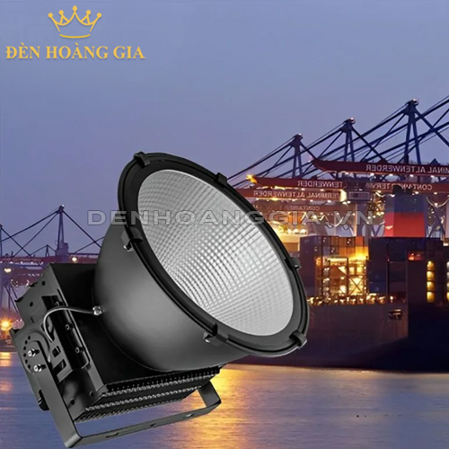 den-pha-led-1000w-chieu-sang-cau-cang